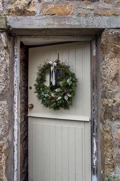How To Hang A Wreath From A Door Without Damaging It Real Homes