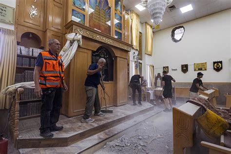 Israeli Paramedics 2 Dead In Synagogue Bleacher Collapse Arab News