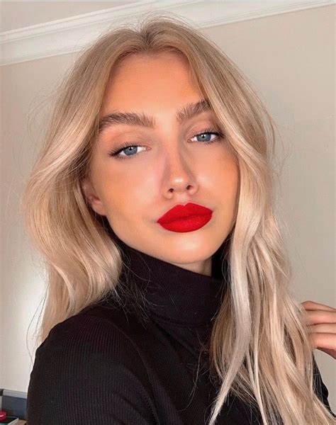 Pin By Lee C On Hairnailsbeauty Blonde Hair Red Lips Red Lips