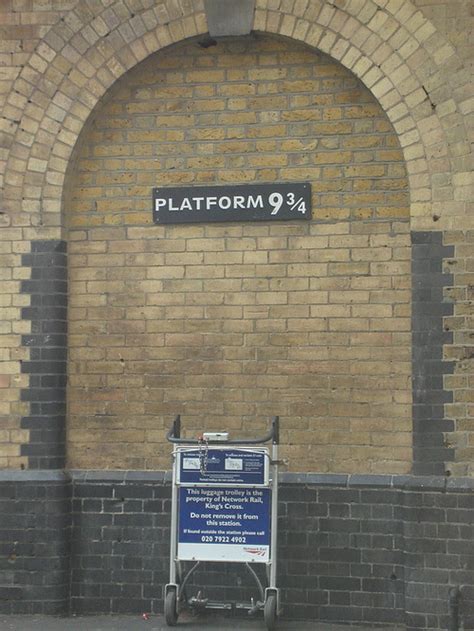 A perfect binary tree is a binary tree in which all interior nodes have two children and all leaves have the same depth or same level. Image - Il-binario-9-e-3-4 zoom.jpg - Italian Harry Potter ...