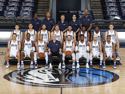 Look Romo Takes Team Photo With Mavericks