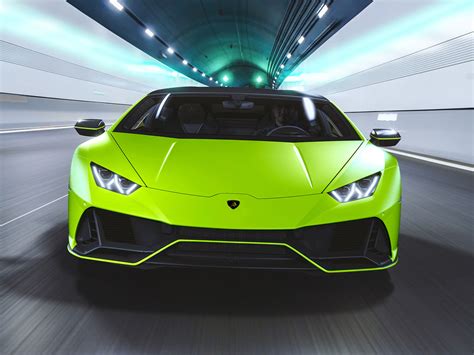 2021 lamborghini huracan der cruze könnte als kleinwagen eingestuft werden, aber nur wenige werden feststellen, dass die kabine eng ist. Lamborghini präsentiert Huracan EVO Fluo Capsule - AutoGuru.at