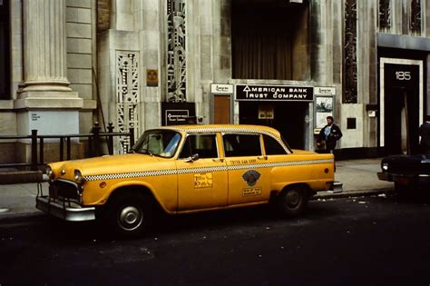 20 Fascinating Photos Capture New York Yellow Taxicabs In The 1980