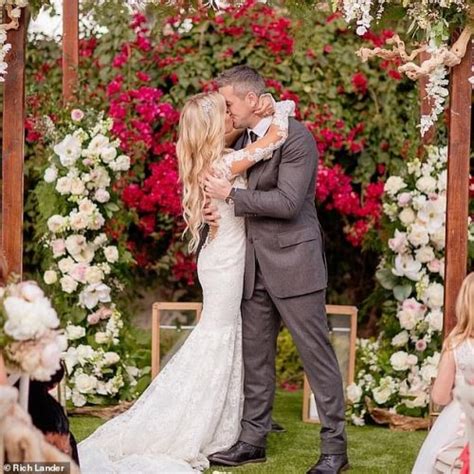 The star of hgtv's flip or flop married ant anstead, host of the car series wheeler dealers, over the weekend at their newport beach, california home. Christina El Moussa and Ant Anstead share wedding pics : Celebrity About
