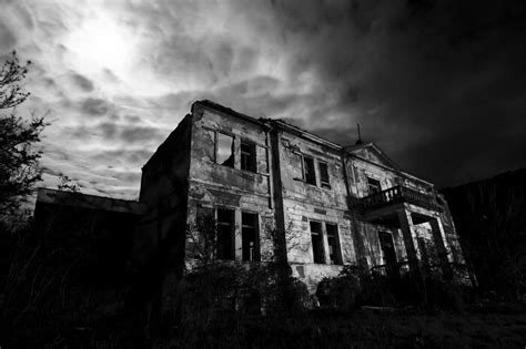 10 Real But Insanely Haunted Houses In India