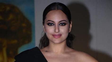 Sonakshi Sinha To Make Her Web Series Debut With Reema Kagti Directorial Report Bollywood