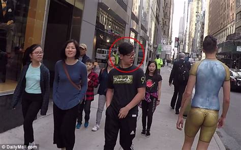 Model Walks Around New York City Wearing Only Body Paint Daily Mail
