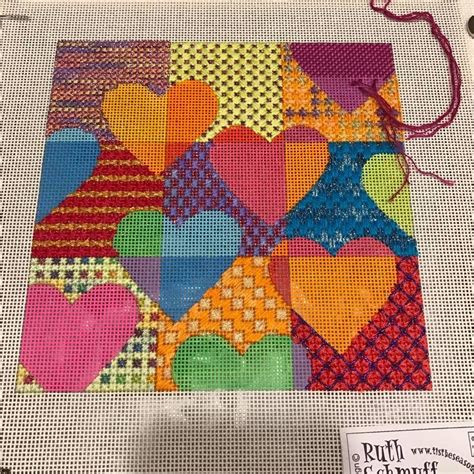 Eye Candy heart geometric needlepoint | Punto de cruz patrones