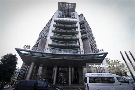 Kementerian pendidikan malaysia is in the sectors of: Peruntukan untuk sekolah swasta Cina bukan dari KPM