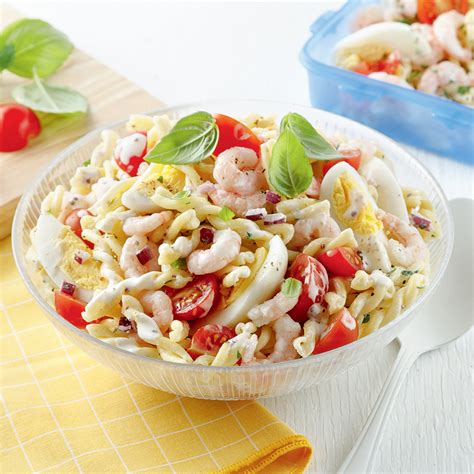 Salade de pâtes aux oeufs et crevettes