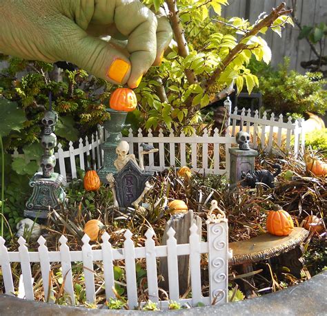 Phenomenal 22 Gorgeous Halloween Fairy Garden Ideas For Unique Garden