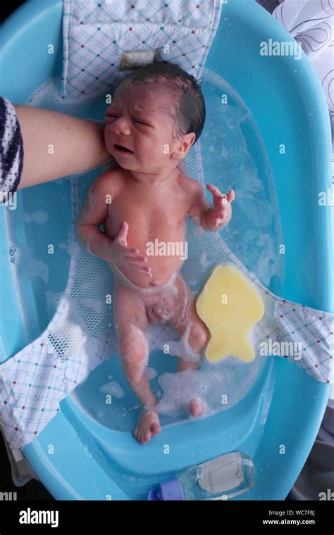 Mother Bathing Baby Babe High Resolution Stock Photography And Images Alamy