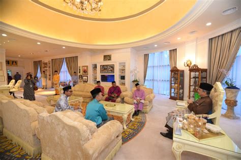 Contextual translation of yang dipertua into english. Multimedia University | Prof. Dato' Dr. Mazliham Pays ...