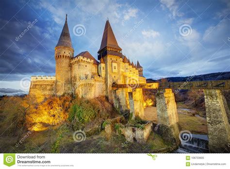 Însă acelea care te lasă cu răsuflarea tăiată atunci când. Corvin`s Hunyadi Castle In Hunedoara, Romania Stock Image ...
