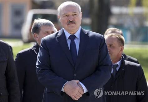 Jun 04, 2021 · eu는 지난해 벨라루스 대통령 선거 후 부정 선거를 주장하며 루카셴코 대통령 퇴진을 요구하는 시위대 탄압을 이유로 루카셴코 대통령을 포함해 벨라루스 인사 88명을 제재 대상에 올렸습니다. "벨라루스 '유럽의 북한' 되나…'철의 장막' 떠올려" | 연합뉴스