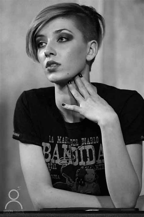 Give your pixie cut an edge by adding an undercut. Undercut hairstyle for oval face | Short Hairstyles ...