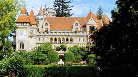 Fantazyjnie ukształtowane baseny oferują cały szereg atrakcji: Węgry, Szekesfehervar - ciekawe miejsca, atrakcje