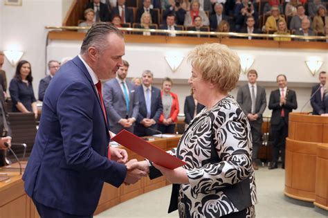 He has been the governor (landeshauptmann ) of burgenland since 28 february 2019. Hans Peter Doskozil zum Landeshauptmann des Burgenlandes ...