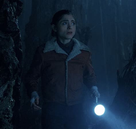 Nancy Being Hunted By The Demogorgon In The Upside Down S01e06 Stranger Things Upside Down