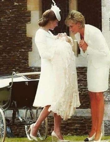 Kate Middleton Mostra La Piccola Charlotte A Lady Diana E La Foto