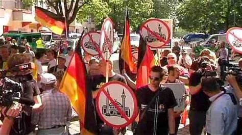 تظاهر الآلاف في ألمانيا ضد التمييز العنصري شبكة رصد الإخبارية