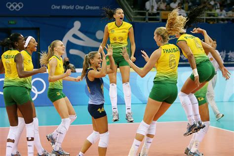 A levantadora brasileira macris torceu o tornozelo direito e teve de ser substituida. Melhor do Vôlei - Veja a evolução dos uniformes da Seleção ...