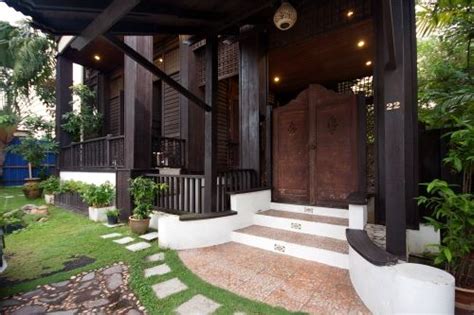 Stories about malaysian houses from the dezeen archives, including a raw concrete house featuring a slide and courtyard. Modern Malay kampung house | Contemporary house exterior ...