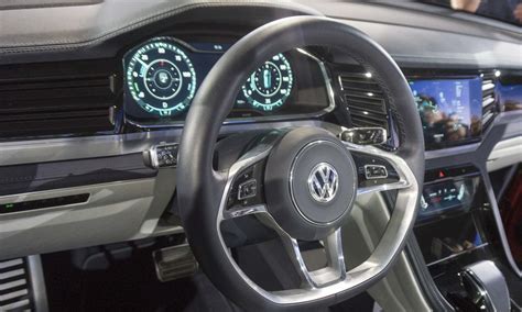 The cross sport's interior features a few unique touches of trim, but otherwise remains the same as the atlas up front. 2018 New York Auto Show: VW Atlas Cross Sport Concept ...
