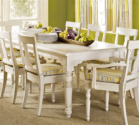 Family Unity: How to Decorate your Dining Room Table on a Budget