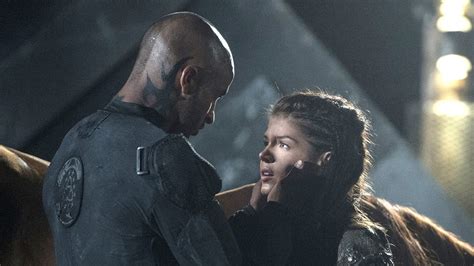 The 100 Season 3 Preview Octavia And Lincoln Struggle With Where They