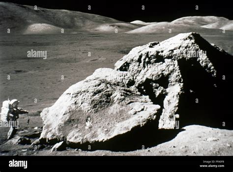 Apollo 17 Boulder 1972 Nastronaut Harrison H Jack Schmitt