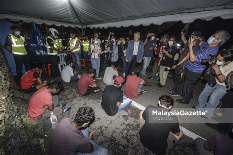Seri kembangan, formerly known as serdang new village, is a town located in selangor, malaysia. 12 Individu Langgar Perintah PKP ke Balai Polis