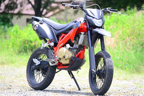 Yamaha vixion menjadi trail klx gordons d sulap oleh sgt 40 frame menggunakan replika rangka klx , bagi kalian bisa kok di modif trail classic. Modifikasi Motor Vixion Semi Trail | rosaemente.com