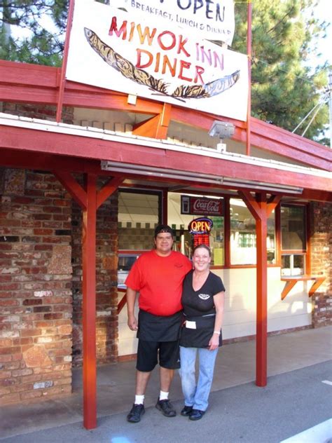 A spacious 1 bedroom 2 bathroom suite, with a queen bed, separate living room with memory foam queen sofa sleeper, kitchenette, marble bath in main room room, walk in marble shower in bathroom off the private bedroom. Miwok Inn Diner | Sierra Nevada Geotourism