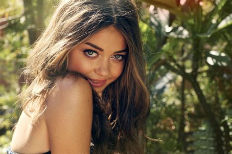 This Is Why Modern Family Fame Sarah Hyland Works Out Naked In The Mirror