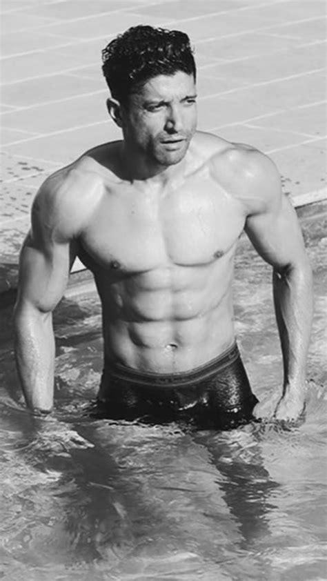Shirtless Bollywood Men Farhan Akhtar Strips Off And Jumps Into The