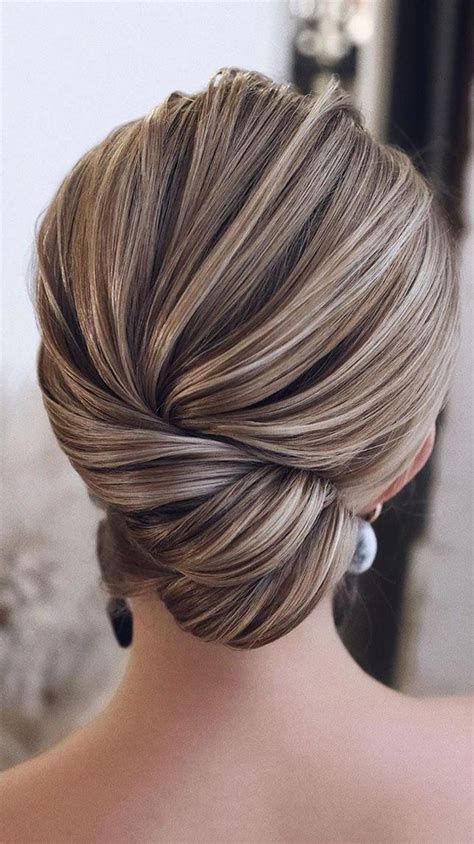 44 Messy Updo Hairstyles The Most Romantic Updo To Get An Elegant