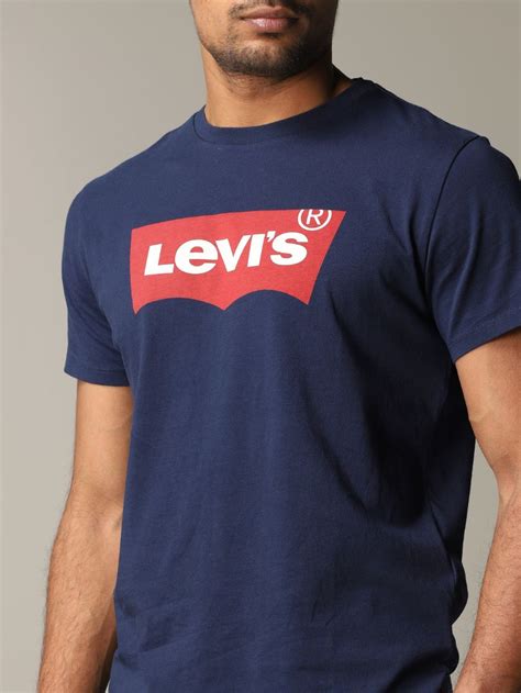 t-shirt-the-graphic-tee-levi-s