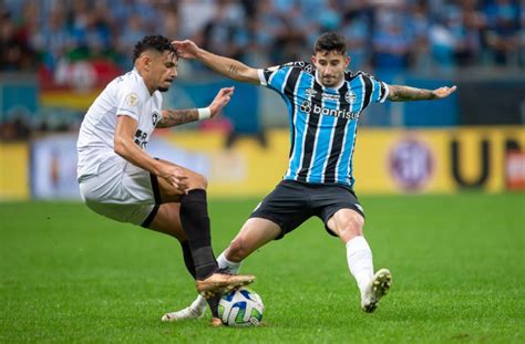 Botafogo Bate O Grêmio E Avança Na Liderança Do Brasileirão