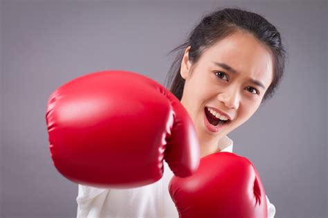 Premium Photo Woman Fighter Portrait Asian Woman Practicing Martial