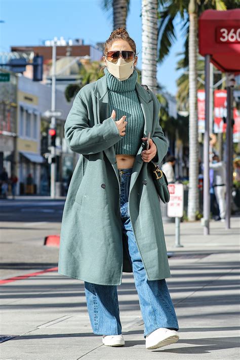 Jennifer Lopez Lleva Baggy Jeans A La Cadera En Los Angeles Vogue