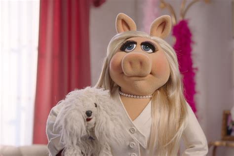 Miss Piggy Talks 'Muppets Now,' Pandemic Fashion, Making Over Kermit - WWD