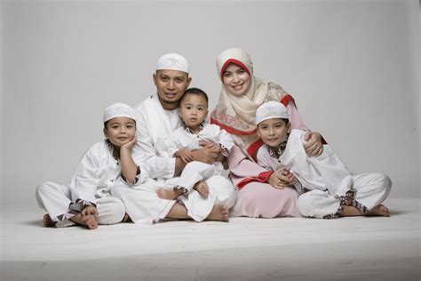 Siapa yang tidak kenal dengan ustadz arifin ilham, ustadz satu beliau memiliki nama lengkap kh muhammad arifin ilham atau dikenal dengan ustadz arifin ilham lahir di banjarmasin 8 juni 1969. Beginilah Kisah Seorang Ust. Arifin Ilham ~ Khairul Atma