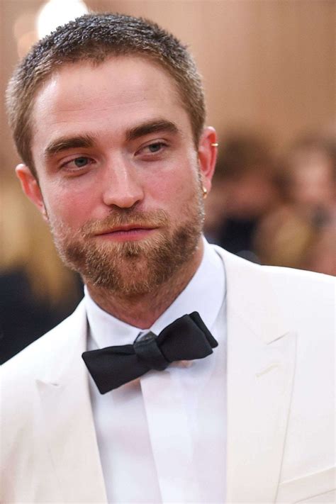 Ро́берт ду́глас то́мас па́ттинсон (англ. Robert Pattinson renvoyé de son collège à 12 ans : Nuls à ...