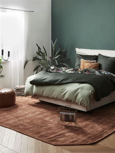 Come abbinare e decorare un salotto color salmone, dalle pareti al mobilio, passando per le sfumature e le tinte abbinabili per la vostra casa. Come decorare la parete dietro al letto: 5 idee | Westwing