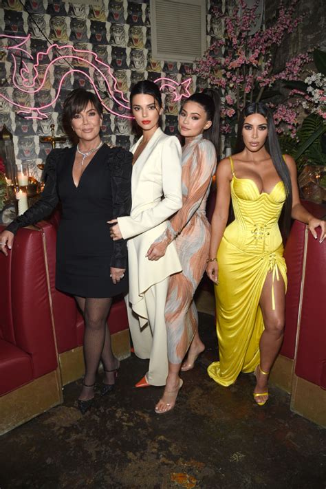 Las Hermanas Kardashian Se Disfrazaron Unas De Otras Y No Sabrás Quién