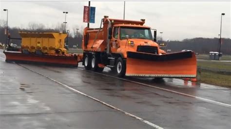 Connecticut Dot Ready To Tag Team Snowy Highways Hartford Courant