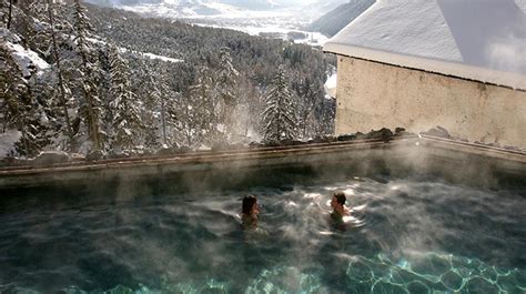 Chiusi per diversi anni, sono stati riaperti al pubblico nel 2003 dopo i lavori di rimodernamento e ristrutturazione. Terme di Bormio: Bagni vecchi o Bagni nuovi?