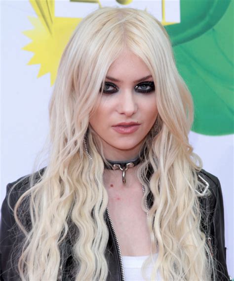 Taylor Momsen Long Wavy Casual Hairstyle Light Platinum Blonde Hair Color