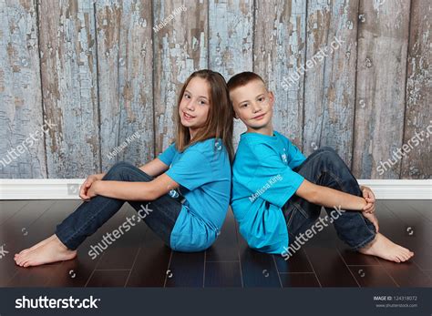 Bro Sis Picture Poses Twins Brother And Sister Poses Amy Bethune